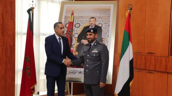  Hammouchi y el comandante en jefe de la policía de Abu Dabi exploran los medios de promover la cooperación en materia de seguridad