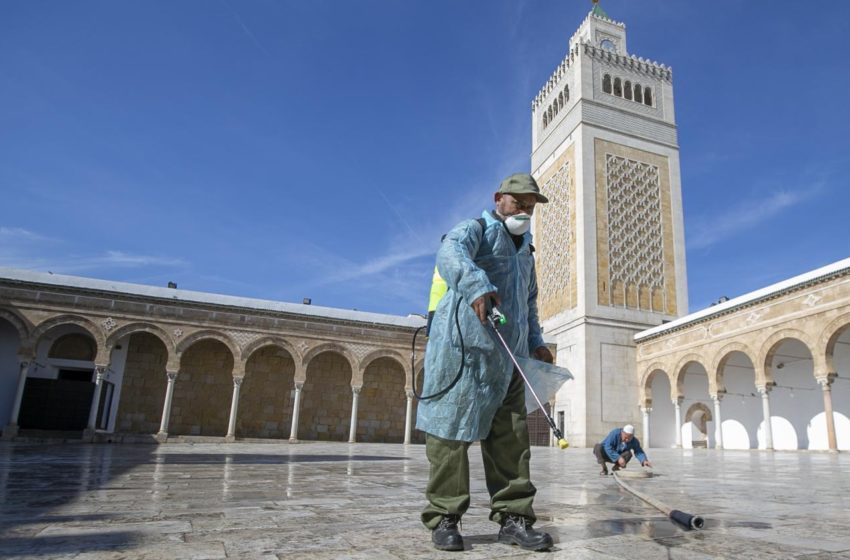  SM el Rey ordena la apertura de las mezquitas construidas o que fueron objeto de obras de reconstrucción o restauración por el Ministerio de Habices y Asuntos Islámicos