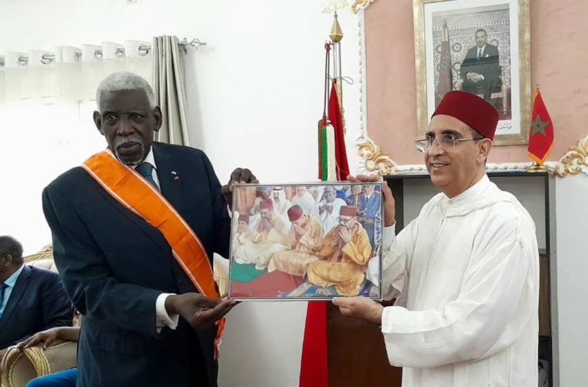  El ex embajador del Chad en Marruecos, Mahamat Abdelrassoul, condecorado con el Gran Cordón del Wissam Al Alaui