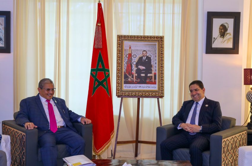  Bourita se entrevista en Banjul con el segundo ministro de Asuntos Exteriores de Brunéi