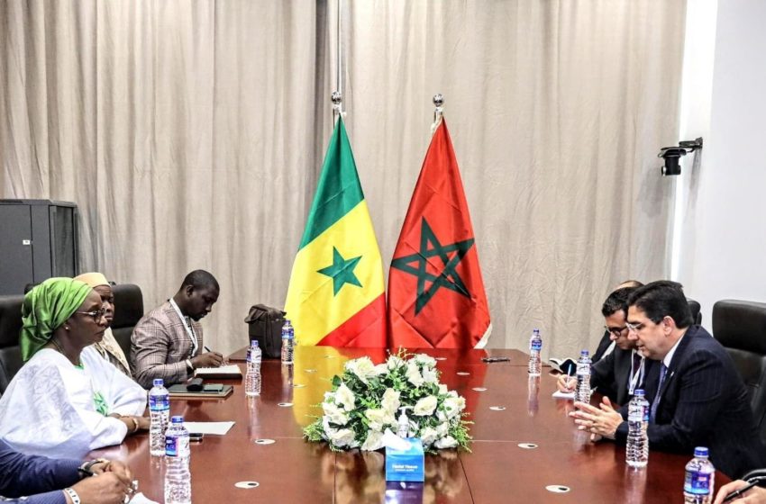  Bourita se entrevista en Banjul con la ministra senegalesa de Integración Africana y Asuntos Exteriores