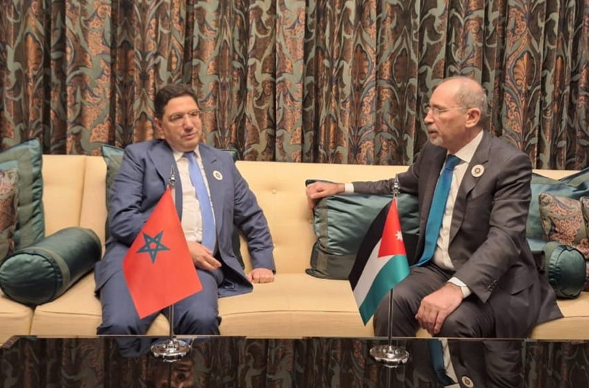  Cumbre Árabe: Bourita se entrevista en Manama con el viceprimer ministro y ministro de Exteriores de Jordania