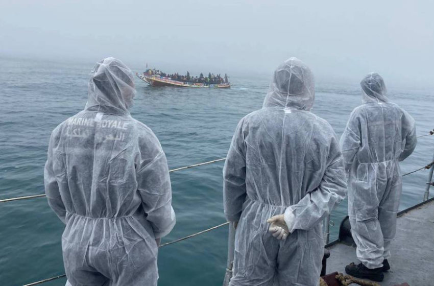  Tan-Tan: Un Patrullero de Alta Mar de la Marina Real asiste a 59 candidatos a la migración irregular