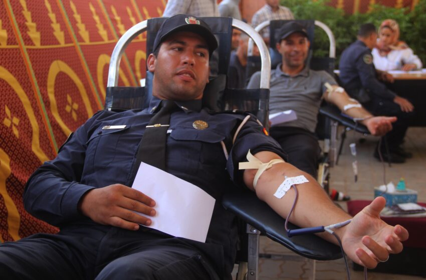  Fuerzas de Seguridad Nacional en Tata Participan en una Campaña de Donación de Sangre