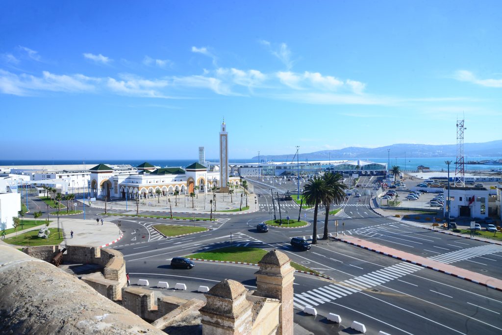 Clima del jueves: calor moderado, niebla costera y vientos con polvo en el sur